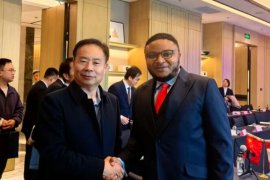 Компания "Huashida" из Циндао принимает участие в обсуждении китайско-канадского сотрудничества в области нефти и газа, исследуя совместные возможности и решения в сфере энергетики.